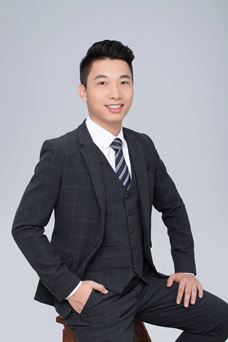 創(chuàng)始人形象照380X228.jpg